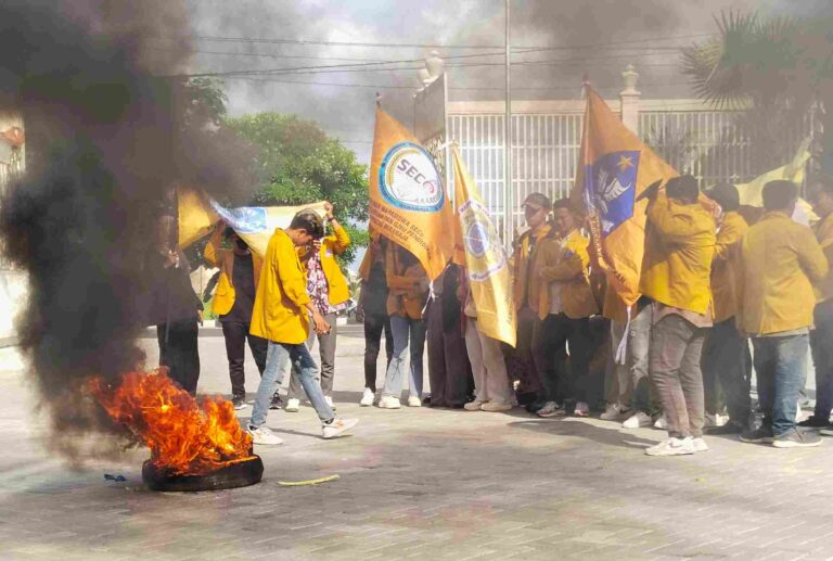 BEM Universitas Wiraraja Geruduk DPRD Sumenep, Ini Tuntutannya