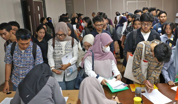 Pemkot Surabaya Evaluasi Beasiswa Pemuda Tangguh 2026, Temukan Penerima Tak Tepat Sasaran