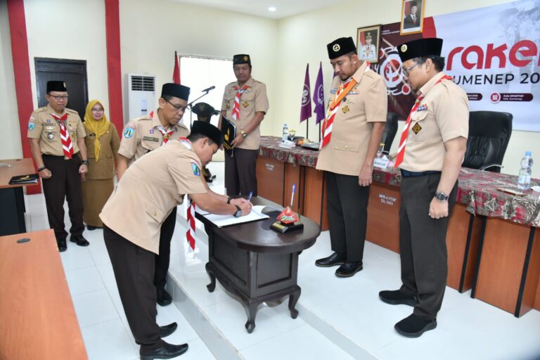 Teken MoU Dengan Tiga Universitas, Kwarcab Pramuka Sumenep Luncurkan Program Beasiswa Kuliah