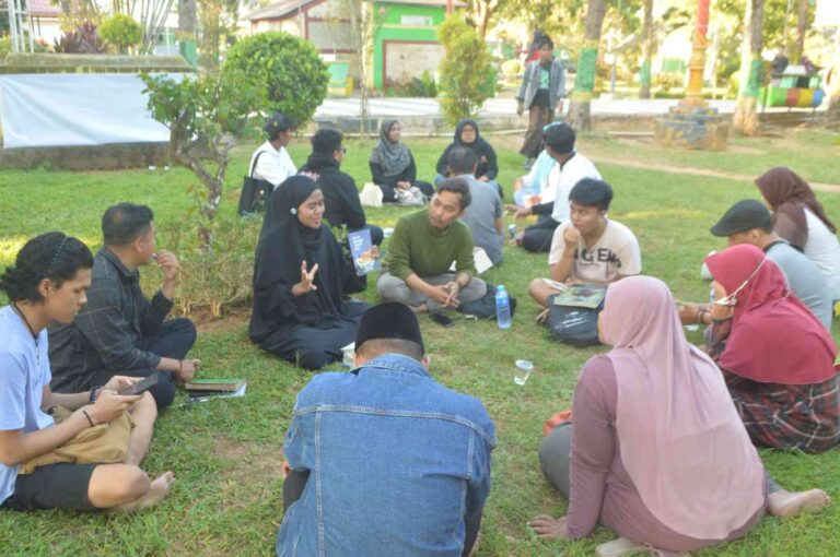 Rayakan Kemerdekaan, Pegiat Literasi Sumenep Gelar Baca Bareng Bertajuk “81 Tahun Membaca”