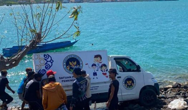 Hilang Kendali, Mobil Operasional MBG Terjun ke Bibir Pantai di Sumenep