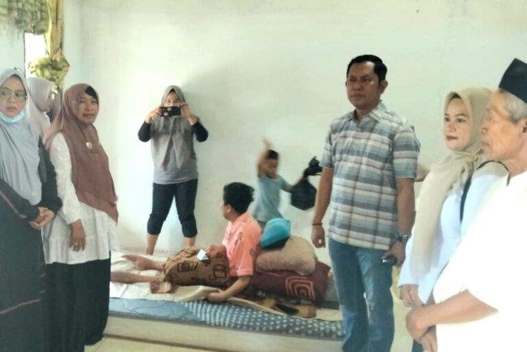 DPRD dan Dinkes Sumenep Dampingi Warga dengan Keterbatasan Fisik di Batang-Batang
