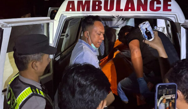 Warga Temukan Mayat Misterius di Pinggir Pantai Pakandangan Barat Sumenep