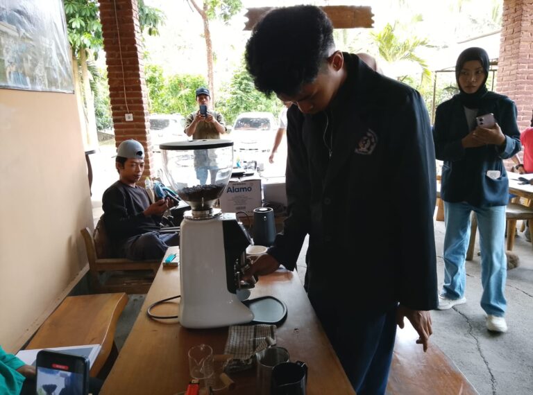Kampung Kopi Gombengsari Kenalkan Teknik Fermentasi untuk Tingkatkan Nilai Jual Kopi