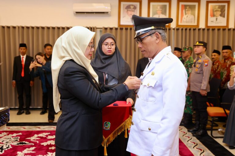 Jainu Ahmadi Dilantik Jadi Kades Setail, Bupati Banyuwangi Tekankan Respon Cepat